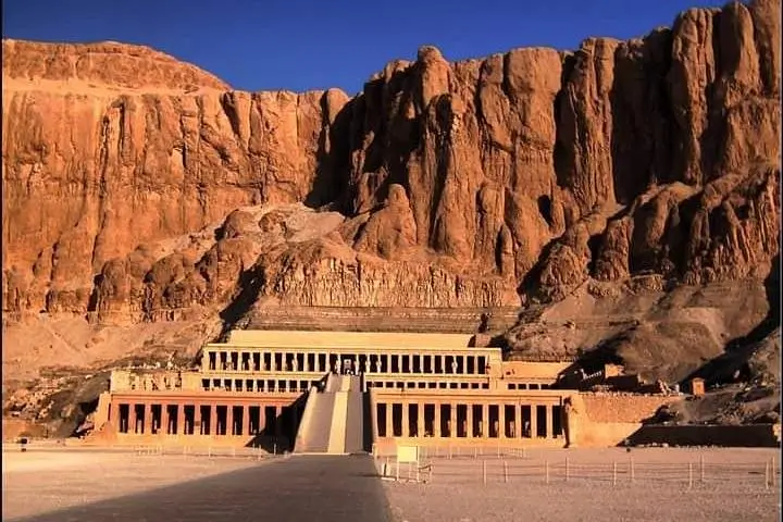 Terrastempel van Hatsjepsoet, onderdeel van een tweedaagse excursie vanuit Hurghada